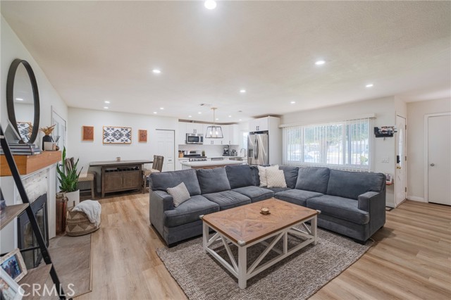 Detail Gallery Image 7 of 36 For 12042 Hackamore, Garden Grove,  CA 92840 - 3 Beds | 2 Baths