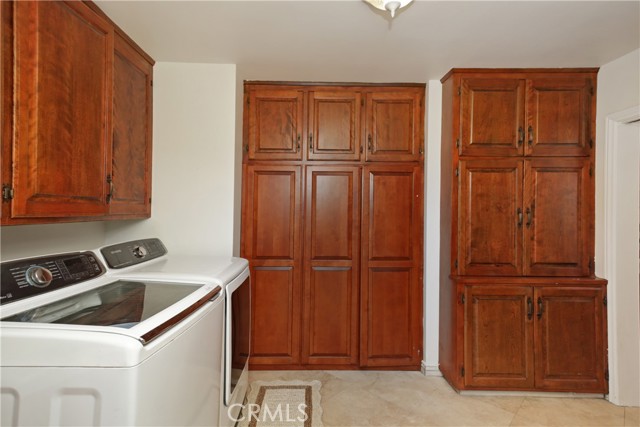 Detail Gallery Image 25 of 51 For 9122 Gainford St, Downey,  CA 90240 - 5 Beds | 4 Baths