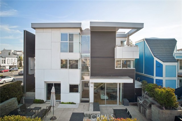 Detail Gallery Image 2 of 71 For 58 6th St, Hermosa Beach,  CA 90254 - 4 Beds | 5 Baths