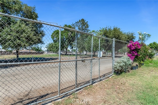 361 N B Street, Tulare CA: https://media.crmls.org/medias/ec565696-187b-4b3d-b313-6003c496351e.jpg
