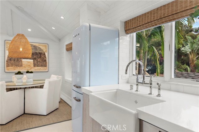 31602 Santa Rosa Drive, Laguna Beach CA: https://media.crmls.org/medias/ec56ba77-1622-4c0b-8705-913e2783fcdd.jpg