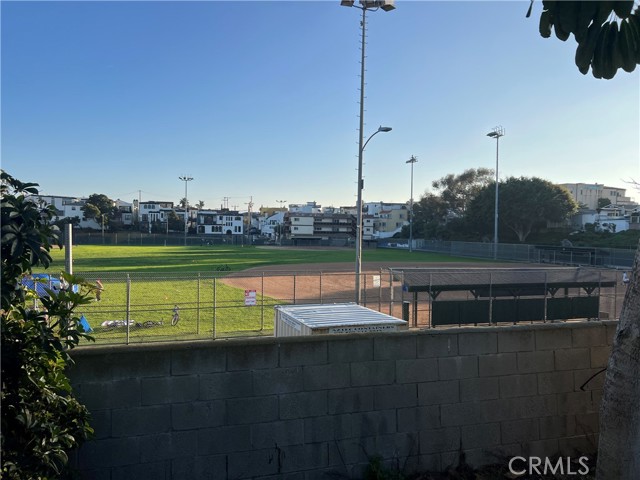 Detail Gallery Image 18 of 24 For 500 11th St, Hermosa Beach,  CA 90254 - 3 Beds | 1 Baths