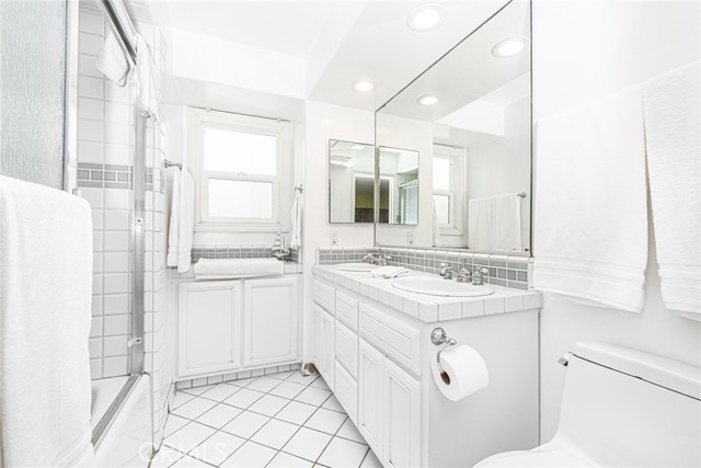 Detail Gallery Image 10 of 28 For 1720 W Oceanfront #B,  Newport Beach,  CA 92663 - 2 Beds | 2/1 Baths