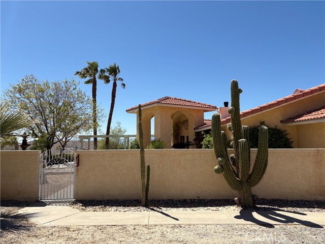 Detail Gallery Image 2 of 59 For 10341 Pinon Ave, Morongo Valley,  CA 92256 - 4 Beds | 3 Baths