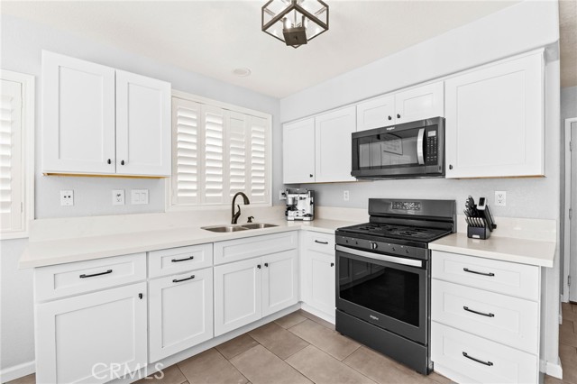Detail Gallery Image 19 of 59 For 823 Pathfinder Way, Corona,  CA 92878 - 3 Beds | 2/1 Baths