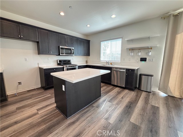 Detail Gallery Image 7 of 26 For 9605 Bonsai Ln, Riverside,  CA 92508 - 5 Beds | 3 Baths