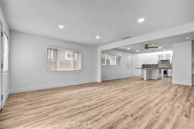 2321 Locust Avenue, Long Beach CA: https://media.crmls.org/medias/ec5851f7-b861-43e3-8c6f-23422595cf27.jpg