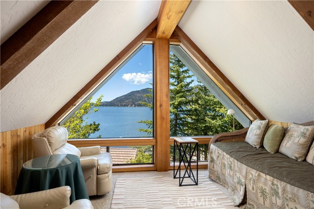 Detail Gallery Image 5 of 47 For 39451 Lake Dr, Big Bear Lake,  CA 92315 - 4 Beds | 3 Baths