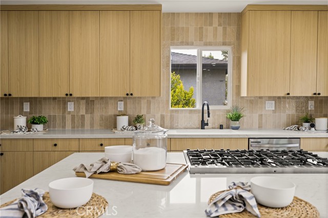 5161 E 27th Street, Long Beach CA: https://media.crmls.org/medias/ec58eb5a-7259-4083-a658-619313201927.jpg