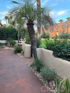 https://media.crmls.org/medias/ec58f2ae-b1d0-4595-ab70-c42c98f3a016.jpg?preset=X-Large