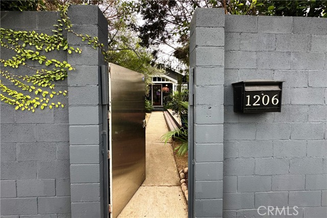 Detail Gallery Image 4 of 43 For 1206 N La Brea Ave, Inglewood,  CA 90302 - 2 Beds | 2 Baths