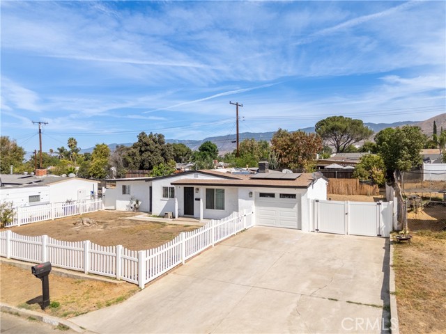 Detail Gallery Image 4 of 25 For 27034 Villa Ave, Highland,  CA 92346 - 4 Beds | 2/1 Baths