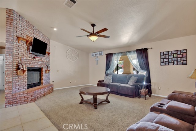 Detail Gallery Image 9 of 57 For 20782 Eyota Rd, Apple Valley,  CA 92308 - 4 Beds | 2 Baths