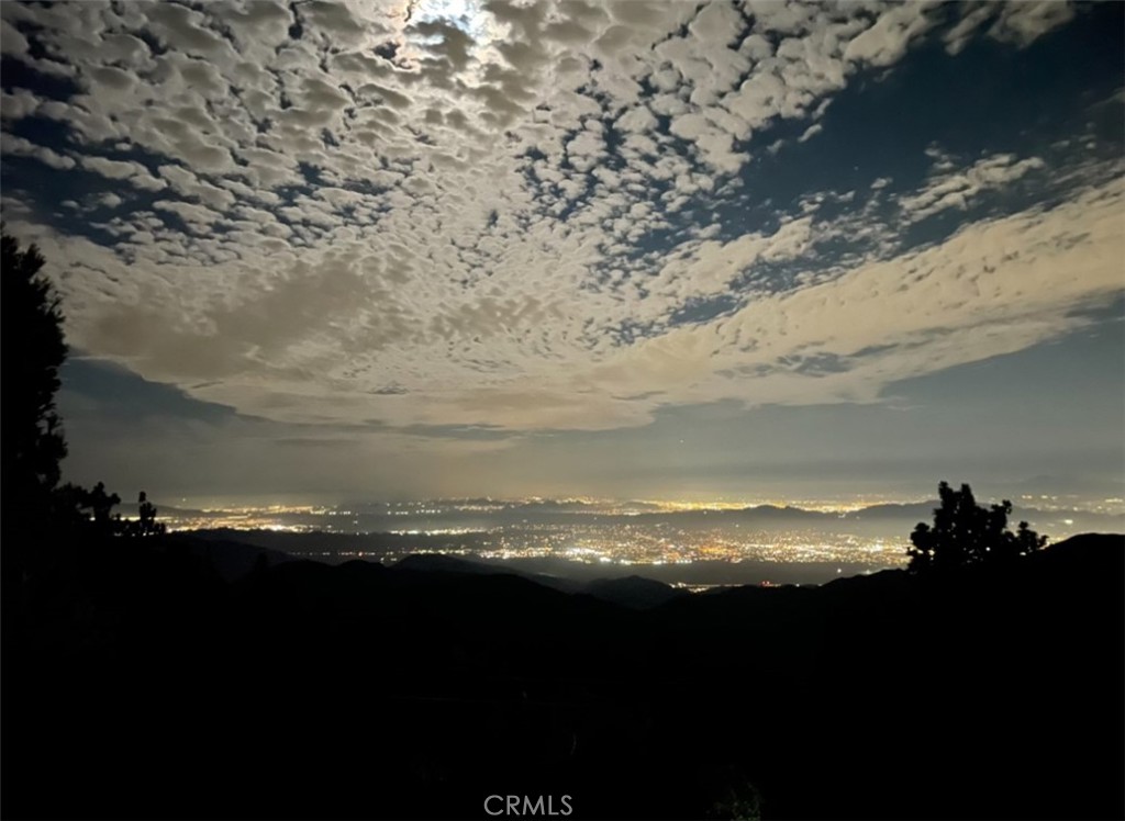 https://media.crmls.org/medias/ec5a574b-37cf-4259-b52d-5558f3ff8975.jpg?preset=X-Large