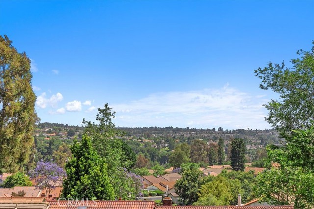 27992 Via Chocano, Mission Viejo CA: https://media.crmls.org/medias/ec5a9a5f-f84f-4b64-98da-005606bb88a8.jpg