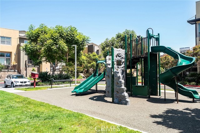 2 Bed Home for Sale in Hawthorne, California