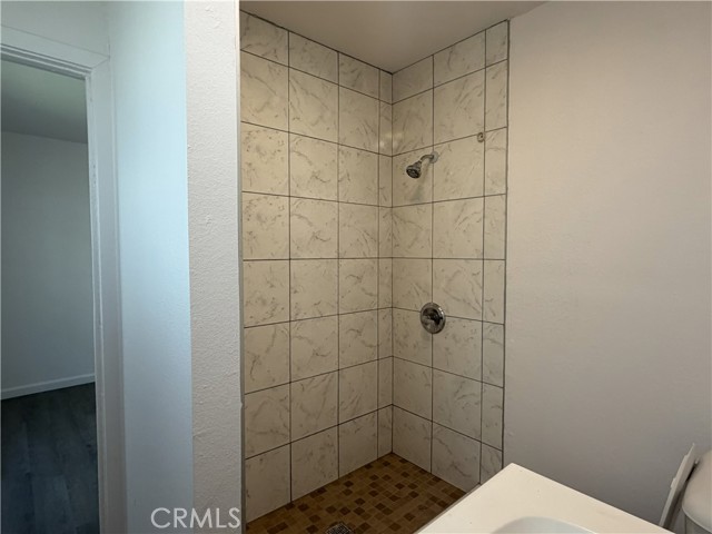 Detail Gallery Image 9 of 11 For 3842 Walton, Los Angeles,  CA 90037 - 3 Beds | 2 Baths