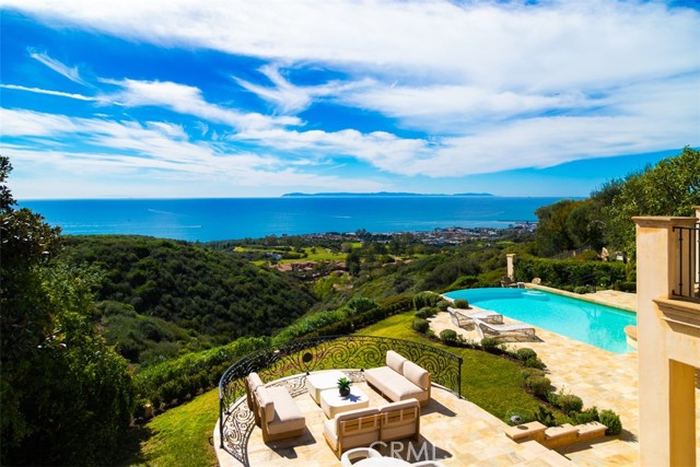 50 Pelican Crest, Newport Coast CA: https://media.crmls.org/medias/ec5bac86-2f6e-46b7-9eaf-33d82969dce6.jpg