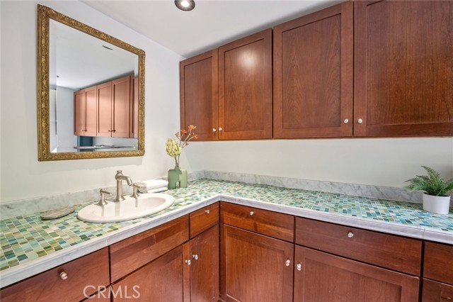 686 Diamond Street, Laguna Beach CA: https://media.crmls.org/medias/ec5c242f-91c5-4cb4-aa63-7a6044bdac01.jpg