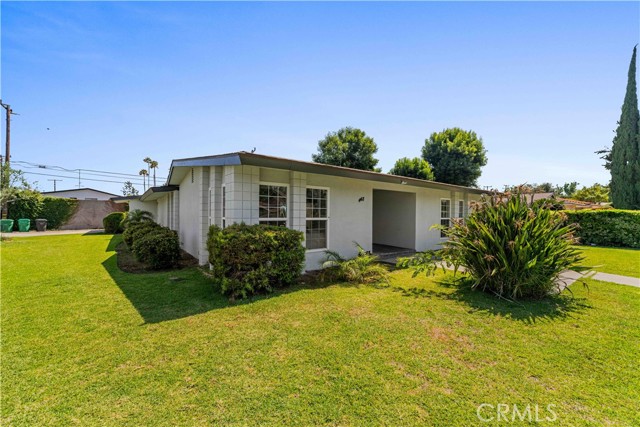 448 E Sandra Avenue, Arcadia CA: https://media.crmls.org/medias/ec5d21d2-6e78-4d51-8d26-42d7021d3b49.jpg
