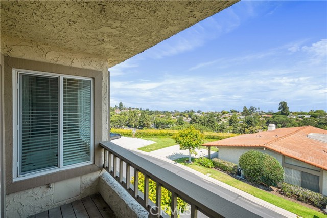 54 Hilltop Circle, Rancho Palos Verdes CA: https://media.crmls.org/medias/ec5d5bee-d9ac-478e-a75b-9a6b05b7555a.jpg