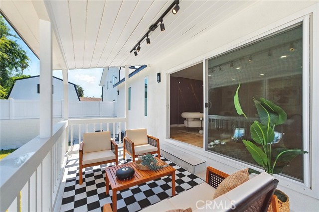 Detail Gallery Image 13 of 16 For 13021 Killion St, Sherman Oaks,  CA 91401 - 3 Beds | 2/1 Baths