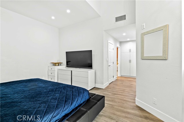 456 E San Jose Avenue, Burbank CA: https://media.crmls.org/medias/ec5dbead-6570-459a-906c-b224594db372.jpg