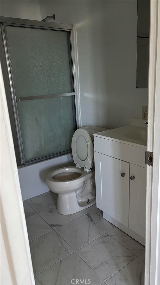 https://media.crmls.org/medias/ec5deed4-698e-4a6d-989e-8c1a9b800a84.jpg?preset=X-Large