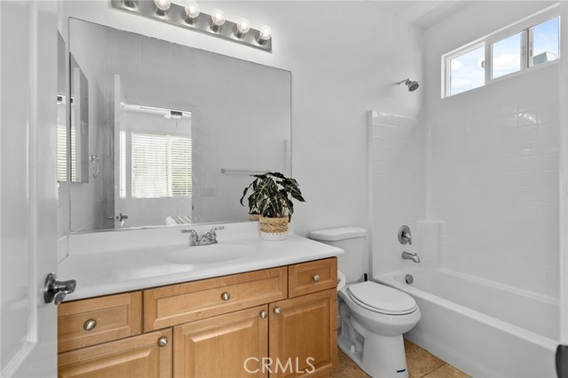 21 Via Del Renal Court, Lake Elsinore CA: https://media.crmls.org/medias/ec5e2516-5b89-4736-b0b7-97457e038f32.jpg