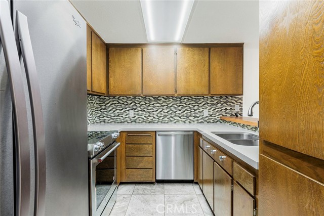 7107 Marina Pacifica S Drive, Long Beach CA: https://media.crmls.org/medias/ec5e30b1-0d2a-466a-ac40-b8045c727c16.jpg