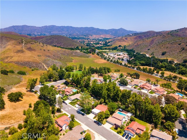 6120 Hedgewall Drive, Westlake Village CA: https://media.crmls.org/medias/ec5e409b-f1a3-4599-9ba5-f377d41dd0f7.jpg