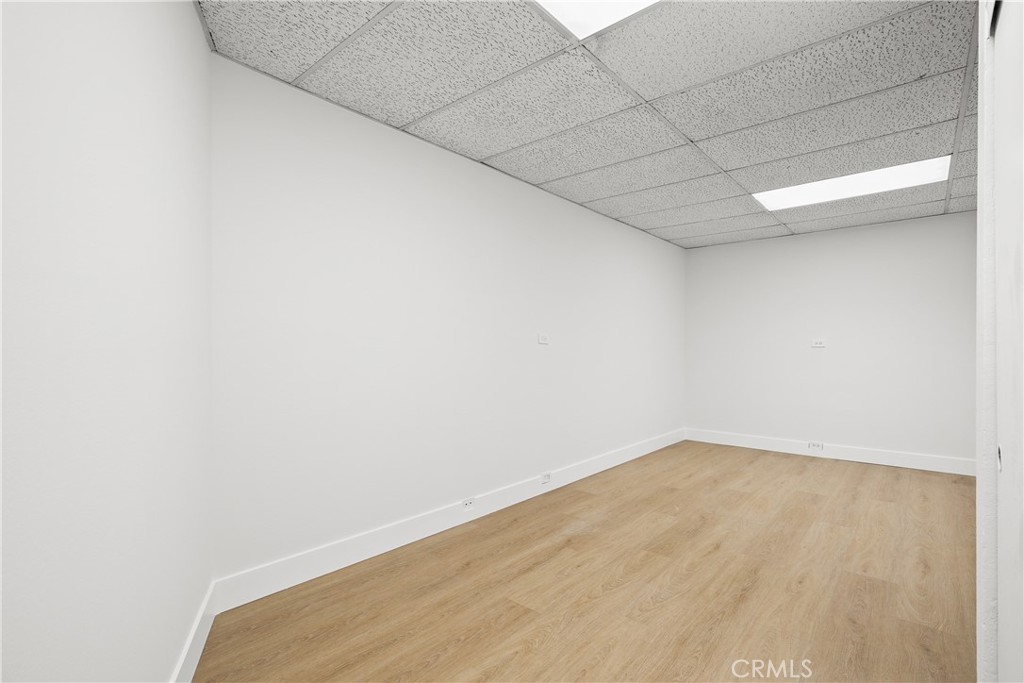 https://media.crmls.org/medias/ec5fc601-574c-485f-b0af-01fcfbc007ae.jpg?preset=X-Large