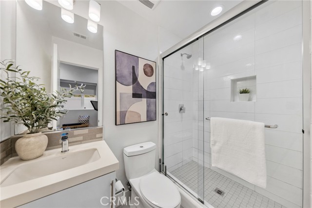 Detail Gallery Image 4 of 34 For 3306 Aria Ln, Los Angeles,  CA 90034 - 3 Beds | 3/1 Baths