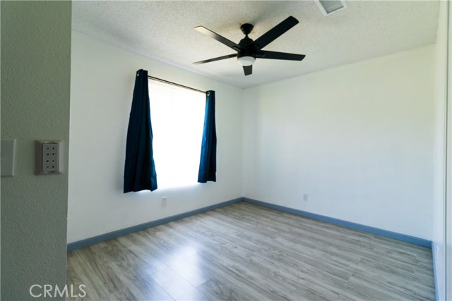 Detail Gallery Image 14 of 20 For 17715 Lakespring Ave, Palmdale,  CA 93591 - 4 Beds | 2 Baths