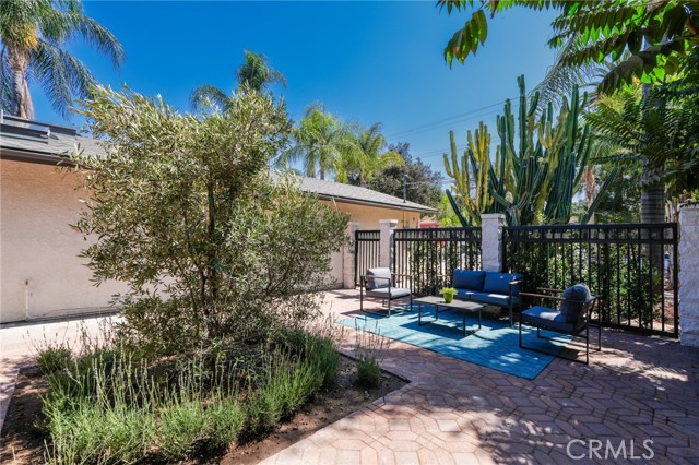 1393 Navarro Avenue, Pasadena CA: https://media.crmls.org/medias/ec60c440-0b0c-4b4c-85c8-379f857c45f2.jpg