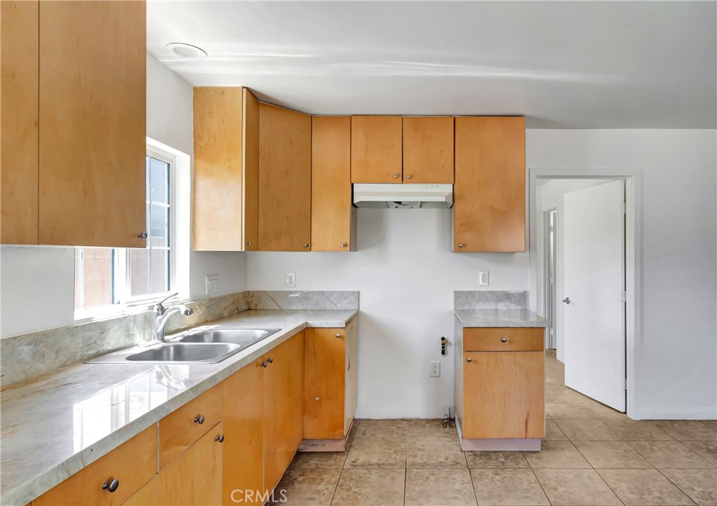 6827 Simpson Avenue #1
