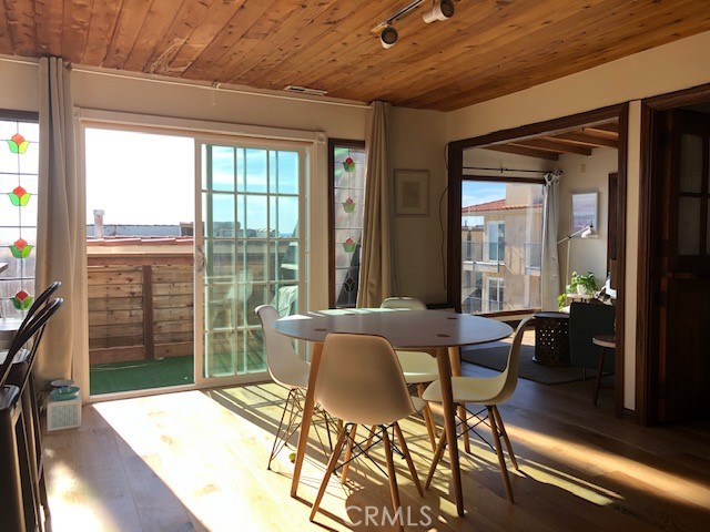 220 42nd Street, Manhattan Beach, California 90266, 3 Bedrooms Bedrooms, ,1 BathroomBathrooms,Residential,Sold,42nd,SB22084240