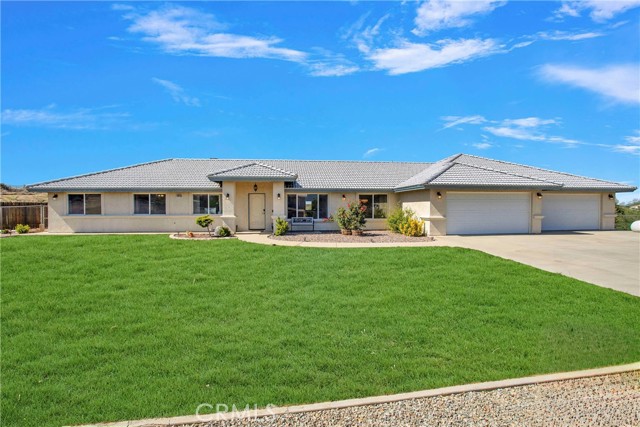 Detail Gallery Image 1 of 45 For 11020 Blue Jay Way, Oak Hills,  CA 92344 - 5 Beds | 2 Baths
