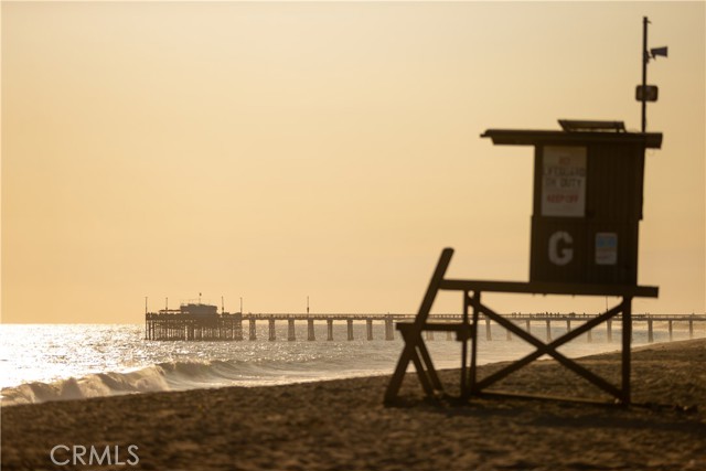 Detail Gallery Image 13 of 27 For 1303 E Balboa Bld, Newport Beach,  CA 92661 - 3 Beds | 2/1 Baths