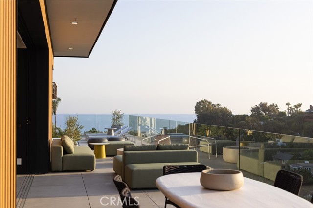 1000 Oriole Drive, Laguna Beach CA: https://media.crmls.org/medias/ec63f741-d897-4737-9bff-452eef5c095e.jpg
