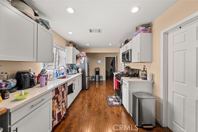 764 W Olive Street, San Bernardino CA: https://media.crmls.org/medias/ec644bed-1eaa-4199-acd7-5c4d096ed4dd.jpg