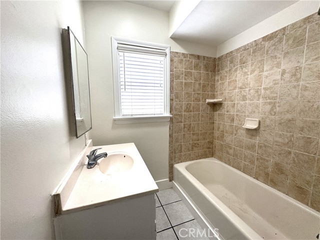 73 W Plymouth Street, Long Beach CA: https://media.crmls.org/medias/ec65485c-31fb-4068-abdd-394f481997d0.jpg