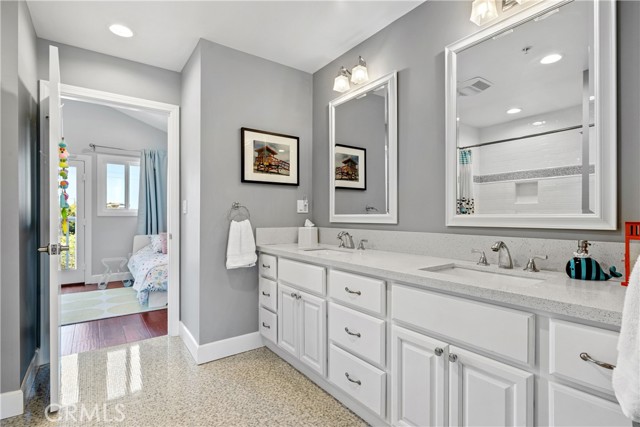 523 Juanita Avenue, Redondo Beach, California 90277, 5 Bedrooms Bedrooms, ,2 BathroomsBathrooms,Residential,Sold,Juanita,SB22083866