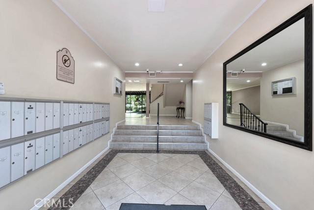 5400 Newcastle Avenue, Encino CA: https://media.crmls.org/medias/ec66ea84-029f-4a42-bea3-d1b17e32ee84.jpg