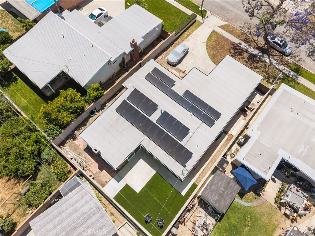 https://media.crmls.org/medias/ec6776d4-8498-45ab-92d2-9a7f4e739c54.jpg?preset=X-Large