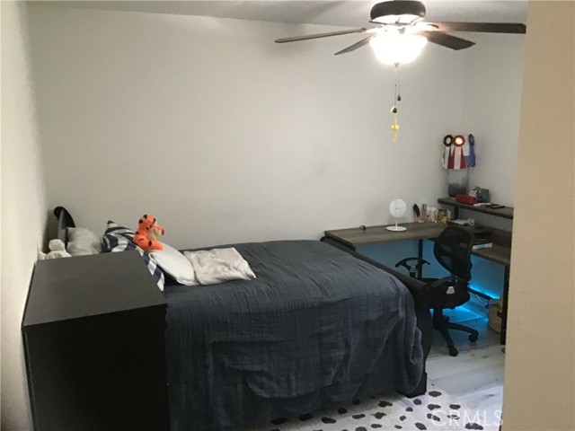 9144 Oakleaf Court, Hesperia CA: https://media.crmls.org/medias/ec685249-75fc-4b3a-9dd0-289006dfba35.jpg