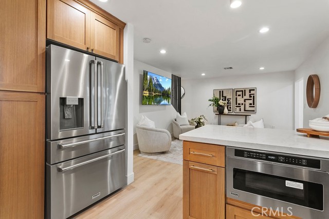 Detail Gallery Image 12 of 45 For 6091 Navajo, Westminster,  CA 92683 - 6 Beds | 5 Baths