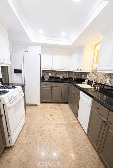 Detail Gallery Image 3 of 19 For 280 Cliff Dr. #1,  Laguna Beach,  CA 92651 - 2 Beds | 2 Baths