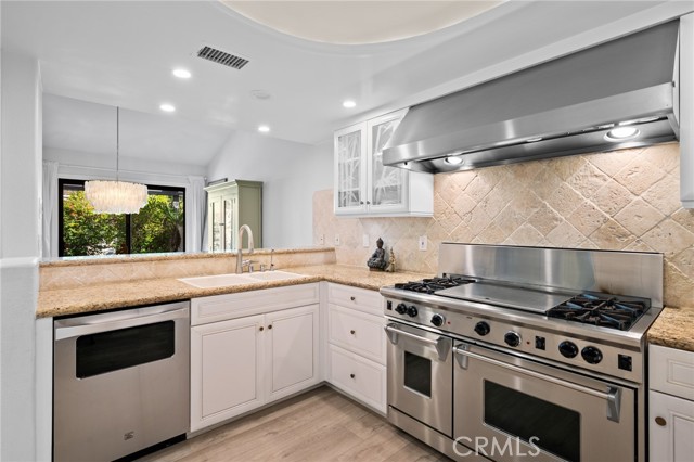 Detail Gallery Image 14 of 50 For 23 Santa Rosa Ct, Manhattan Beach,  CA 90266 - 3 Beds | 2/1 Baths