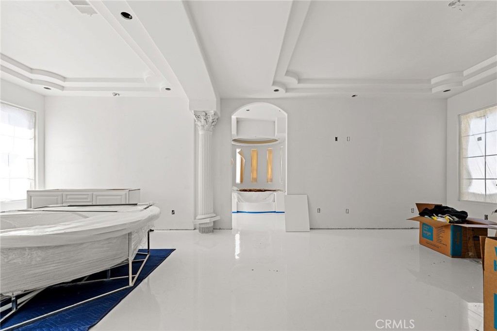 https://media.crmls.org/medias/ec696b51-7d56-4cba-9ab5-accad329a743.jpg?preset=X-Large